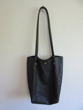 TANDY Black Leather Minimalist Shoulder Bag